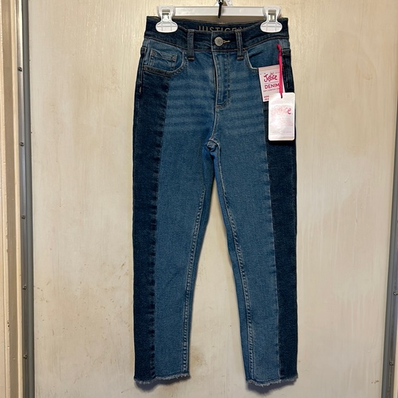 NWT Justice Denim Mini Mom Jeans. Medium Wash Soft, Stretchy and Comfy. Size 8 - Picture 1 of 9